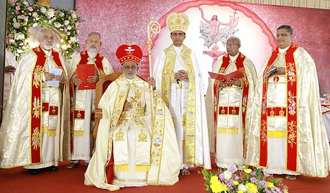 സിറോ മലബാർ സഭയുടെ നാലാമത് മേജർ ആർച്ച് ബിഷപ്പായി മാർ റാഫേൽ തട്ടിൽ സ്ഥാനമേറ്റു