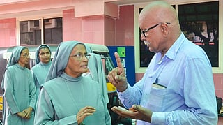 ഹൈടെക് ബയോ സൊല്യൂഷൻസിന്റെ പ്രവർത്തനങ്ങൾ വിശദീകരിക്കുന്ന ഡയറക്റ്റർ രാജഗോപാൽ.