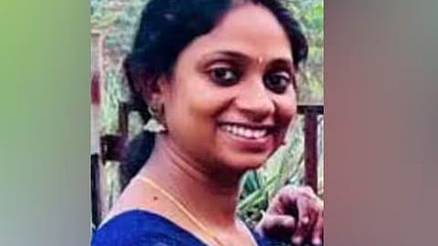 ആലപ്പുഴയിൽ പ്രസവം നിർത്തൽ ശസ്ത്രക്രിയക്കു പിന്നാലെ 31 കാരി മരിച്ചു; ചികിത്സാ പിഴവെന്ന് ബന്ധുക്കൾ