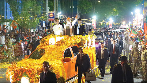 തിരയിളക്കി മോദി: കൊച്ചിയെ ആവേശത്തിലാക്കി റോഡ് ഷോ