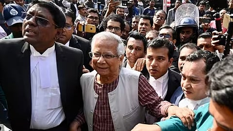 ഡോ. മുഹമ്മദ് യൂനുസ് കോടതിയിൽ