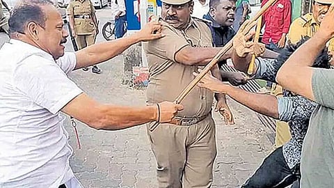 മുഖ്യമന്ത്രിയുടെ ഗൺമാനും സുരക്ഷാ ഉദ്യോഗസ്ഥനും ചോദ്യം ചെയ്യലിനു ഹാജരാകില്ല