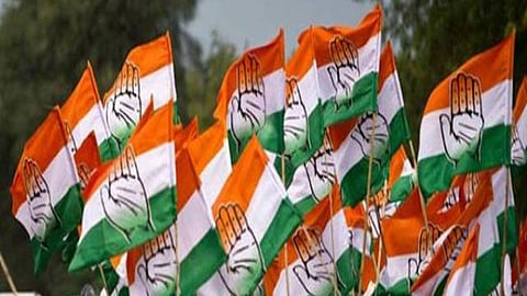 Congress protests against the panchayat's decision to grant permission to provide water to oasis