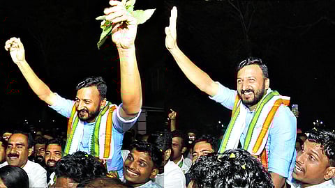 'പുഷ്പവൃഷ്ടിയും വെടിക്കെട്ടുമായി പ്രവർത്തകർ'; രാഹുൽ ജയിൽ മോചിതൻ