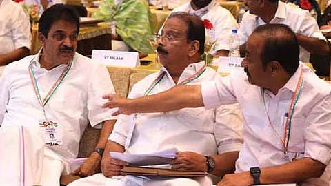 ''രാഷ്ട്രീയകാര്യ സമിതിയിൽ കെ.സി വിഭാഗത്തിന് സമഗ്രാധിപത്യം''; പുനഃസംഘടനയ്ക്ക് പിന്നാലെ പ്രതിഷേധവുമായി ഗ്രൂപ്പുകൾ