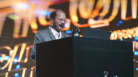 അപകടത്തിൽ ശരീരമാസകലം തളർന്ന ഡോക്ടർ ഇന്ന് രാജ്യത്താകെ, അവബോധ പരിപാടികളിൽ നിറസാന്നിധ്യം ഡോ. ടി.വി. വേലായുധൻ്റെ അതിജീവനകഥ