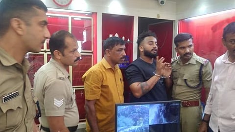 ജ്വല്ലറി കുത്തിത്തുറന്ന് മോഷണം: പ്രായപൂർത്തിയാകാത്ത നാലുപേരുൾപ്പെടെ 5 പേർ പിടിയിൽ