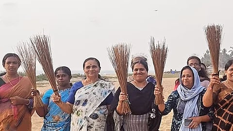 മഹിളാ മോർച്ചയുടെ സദാചാര ഗുണ്ടായിസം; പ്രതിഷേധം