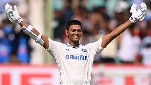 സെഞ്ചുറി നേടിയ യശസ്വി ജയ്സ്വാളിന്റെ ആഹ്ളാദം.