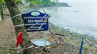 ഫോർട്ട് കൊച്ചി തീരത്തുനിന്നൊരു കാഴ്ച.