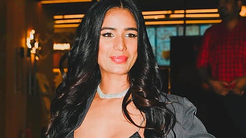 വിവാദങ്ങളുടെ സഹയാത്രിക...; ആരാണ് പൂനം പാണ്ഡെ...?