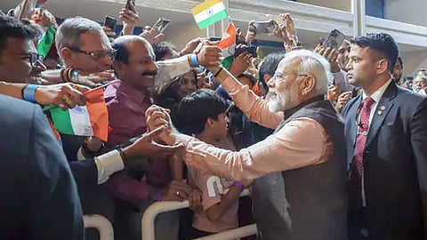 യുഎഇ സന്ദർശനത്തിനു ശേഷം ഖത്തറിന്റെ തലസ്ഥാനമായ ദോഹയിലെത്തിയ പ്രധാനമന്ത്രി നരേന്ദ്ര മോദിയെ ഇന്ത്യൻ സമൂഹം സ്വീകരിക്കുന്നു.