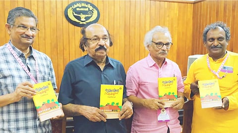 കാർട്ടൂണിസ്റ്റ് സുധീർനാഥിന്റെ തൃക്കാക്കര സ്കെച്ചസ് എന്ന പുസ്തകം എം. മുകുന്ദൻ, പ്രൊഫ. കെ. സച്ചിദാനന്ദൻ, അശോകൻ ചരുവിൽ എന്നിവർ പ്രകാശനം ചെയ്യുന്നു.