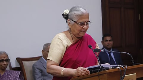 സുധാ മൂർത്തി രാജ്യസഭയിൽ സത്യപ്രതിജ്ഞ ചെയ്യുന്നു