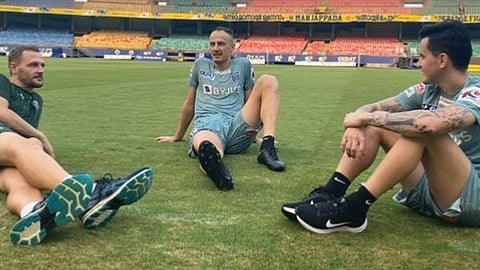 വുകമാനോവിച്ച്, ലെസ്കോവിച്ച്, ലൂണ എന്നിവർ കലൂർ സ്റ്റേഡിയത്തിൽ.