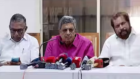 സിപിഎം പത്തനംതിട്ട നേതൃത്വം നടത്തിയ വാർത്തിയ വാർത്താ സമ്മേളനത്തിൽ നിന്നുള്ള ചിത്രം