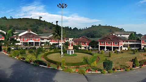 pookode veterinary college closed students food poison