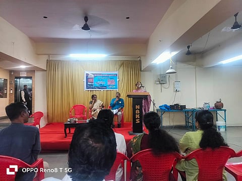 'മഹാനഗരത്തിന്റെ നിറഭേദങ്ങൾ' എന്ന പുസ്തകത്തെക്കുറിച്ച് ചർച്ച നടത്തി അക്ഷരസന്ധ്യ