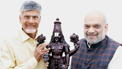 തെലുങ്കുദേശം അധ്യക്ഷൻ ചന്ദ്രബാബു നായിഡു ബിജെപി നേതാവും കേന്ദ്ര ആഭ്യന്തരമന്ത്രിയുമായ അമിത് ഷായുമായി കൂടിക്കാഴ്ച നടത്തിയപ്പോൾ.