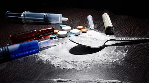 man attacks parents for not paying to buy MDMA drugs malappuram