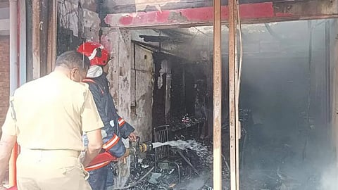 വരാപ്പുഴയിൽ തീപ്പിടുത്തം; ലേഡീസ് സ്റ്റോർ പൂർണമായി കത്തി നശിച്ചു