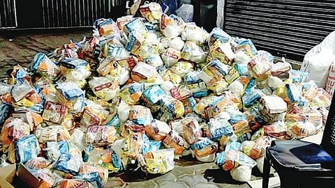 സുൽത്താൻ ബത്തേരിയിൽ നിന്നും പിടിച്ചെടുത്ത ഭക്ഷ്യകിറ്റുകൾ