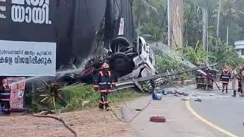 Gas tanker lorry overturned on Kottarakkara Traffic control on MC road