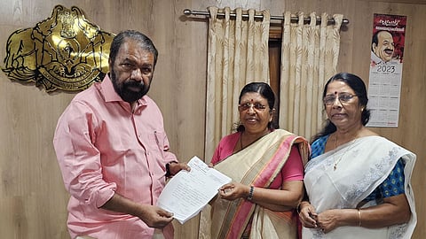 ലൈംഗിക അതിക്രമം തടയാൻ എല്ലാ സ്കൂളുകളിലും ഇന്റേണല് കമ്മിറ്റി വേണം: വനിതാ കമ്മിഷൻ