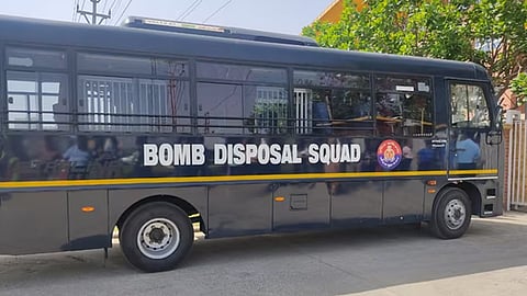 bomb threat in delhi school