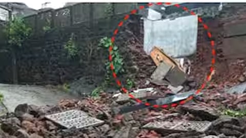 during heavy rain surrounding wall of cemetery collapsed coffin came out pathanamthitta