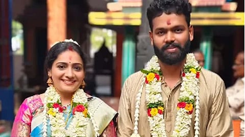 നടി മീരാ വാസുദേവൻ വിവാഹിതയായി; വരൻ 'കുടുംബവിളക്ക്' ഛായാഗ്രാഹകൻ വിപിൻ പുതിയങ്കം