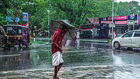 heavy rain alert and orange alert at 2 districts kerala
