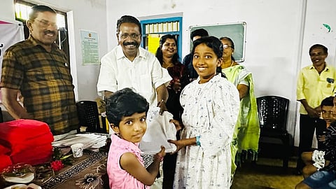 1 മുതൽ 12 വരെ പഠിക്കുന്ന മുഴുവൻ കുട്ടികൾക്കും പഠനോപകരണങ്ങൾ വിതരണം ചെയ്ത് നന്മ