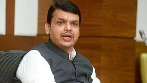 devendra fadnavis held a review meeting with the mlas and corporators of the mahayuti