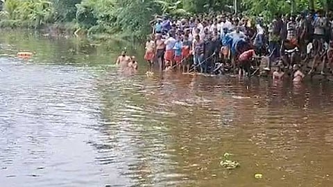 5 girls got swept away in Chalakudy river; 2 Death