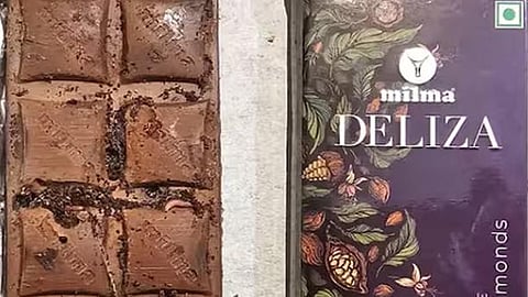 മിൽമ ചോക്ലേറ്റിൽ നിന്ന് പുഴുവിനെ ലഭിച്ചതായി പരാതി