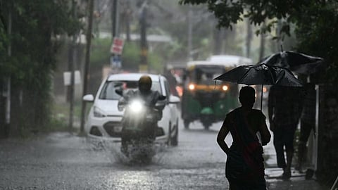 ശക്തമായ മഴയിൽ മുങ്ങി തിരുവനന്തപുരവും കൊച്ചിയും; 24 മണിക്കൂറിനുള്ളിൽ കാലവർഷമെത്തുമെന്ന് മുന്നറിയിപ്പ്