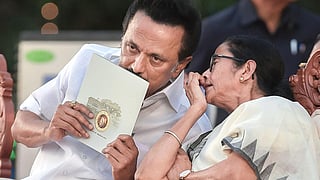 കെജ്രിവാളും ജഗൻമോഹനും വീണു; ഇടറാതെ സ്റ്റാലിനും മമതയും