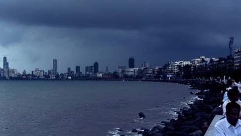 മുംബൈ നഗരത്തിൽ അടുത്ത നാലു ദിവസത്തിനു ശേഷം മഴ വീണ്ടും ശക്തമാകുമെന്ന് കാലാവസ്ഥ വിഭാഗം