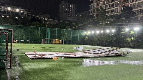 താനെയിൽ ഫുട്ബോൾ ടർഫിൽ റൂഫ് കവർ തകർന്ന് 9 വിദ്യാർഥികൾക്ക് പരിക്ക് : 2 പേരുടെ നില ഗുരുതരം