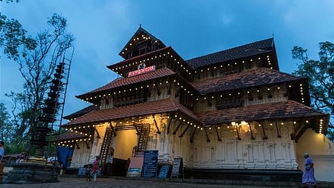 വടക്കുന്നാഥ ക്ഷേത്രത്തിന്റെ കിഴക്കേ ഗോപുരം നവീകരിക്കുന്നു