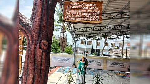 അങ്കമാലി സെൻറ് ജോർജ് ബസിലിക്ക പള്ളിയിൽ വിമോചന സമരരക്തസാക്ഷികളെ അടക്കം ചെയ്തിരിക്കുന്ന കല്ലറ