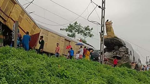 ട്രെയിൻ അപകടം; ഇരു ട്രെയിനുകളിലെയും ലോക്കോ പൈലറ്റുമാർ മരിച്ചു, രക്ഷാപ്രവർത്തനം പൂർത്തിയായി