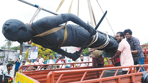 ബസിടിച്ച് തകർന്ന ശക്തൻ തമ്പുരാന്റെ പ്രതിമ രണ്ടു മാസത്തിനകം പുനസ്ഥാപിക്കും