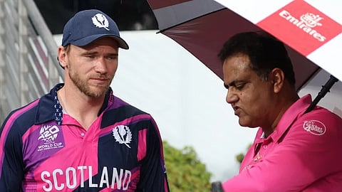 സ്കോട്ട്ലൻഡിന്റെ 90/0 പാഴായി; ഇംഗ്ലണ്ടിനെതിരായ മത്സരം മഴ മുടക്കി