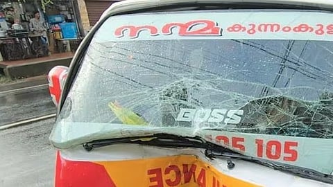 thrissur ambulance and auto rikshaw accident patient died