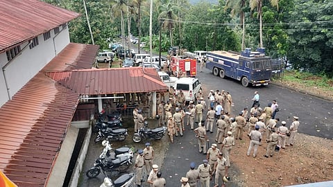പുളിന്താനം പള്ളിയിൽ കയറാൻ ഓർത്തഡോക്സ് വിഭാഗം, പ്രതിരോധം തീർത്ത് യാക്കോബായ സഭ; ബലംപ്രയോഗിക്കാൻ ആകില്ല എന്ന് പൊലീസ്