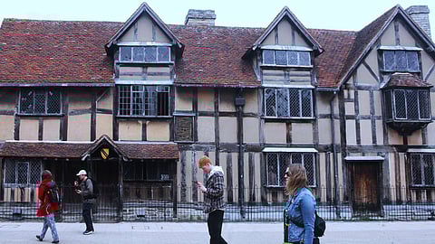 ഏവൻ നദിക്കരയിലെ ഇതിഹാസഭൂമിയിൽ...