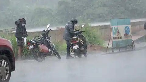 heavy rain in idukki two dams open