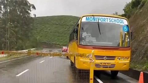 police stopped school bus with kids on the Munnar Gap road